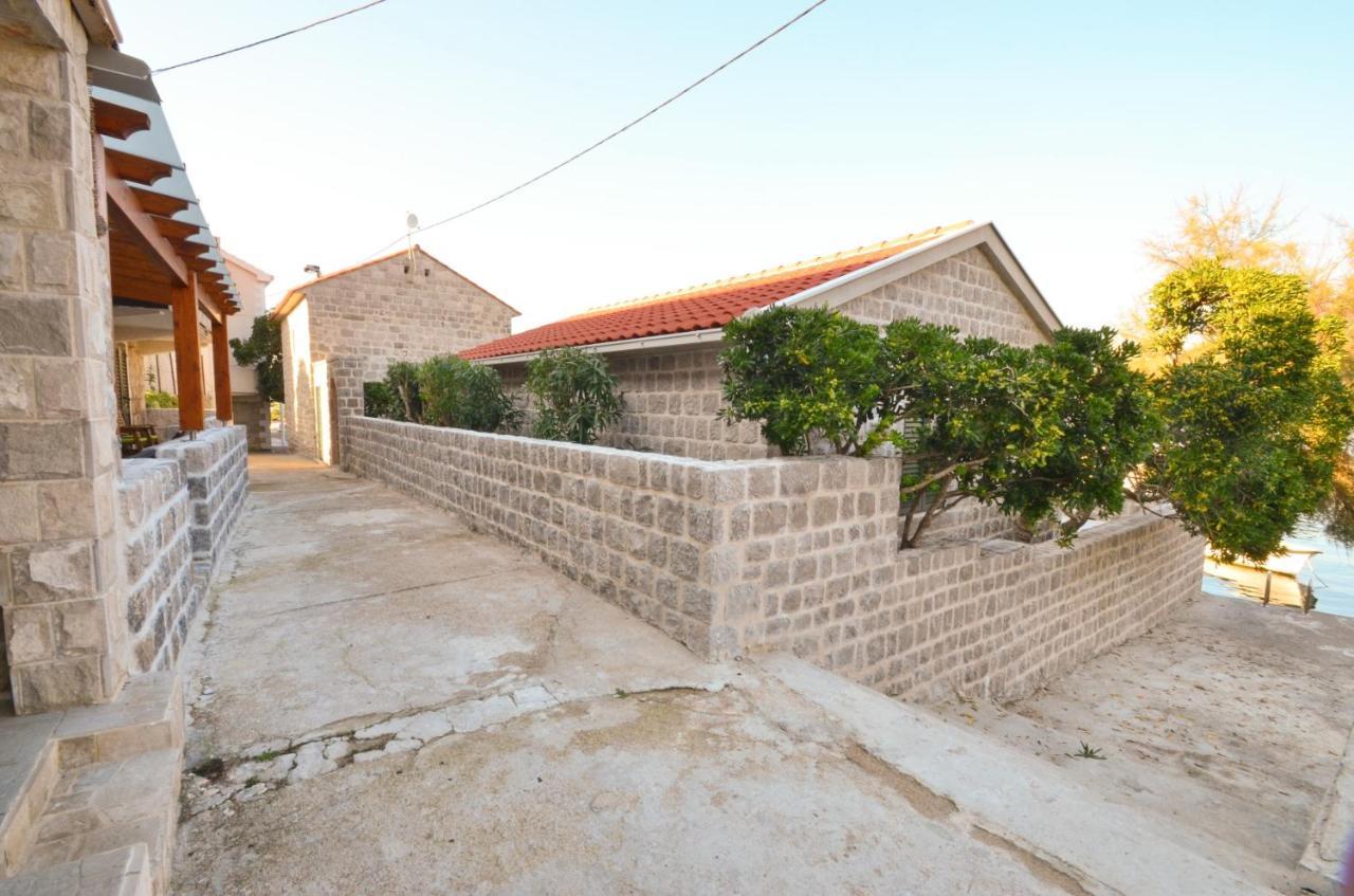 Leut Stone Residence Teodo Esterno foto