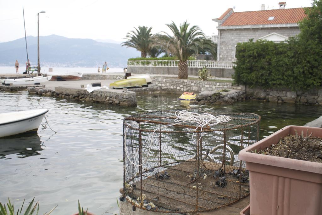Leut Stone Residence Teodo Esterno foto