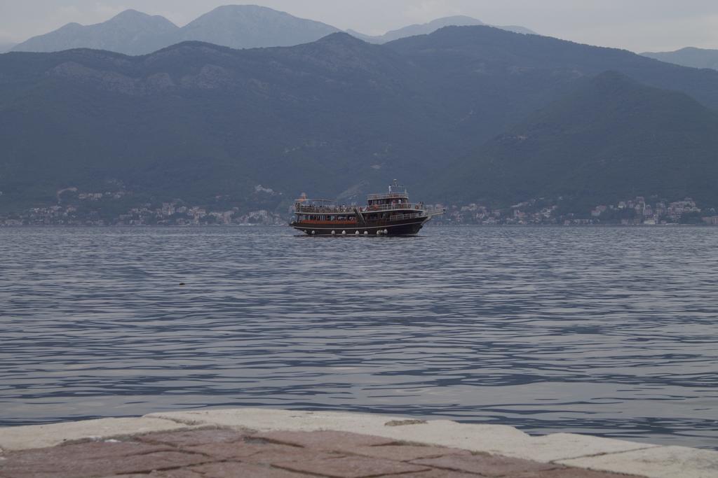 Leut Stone Residence Teodo Esterno foto